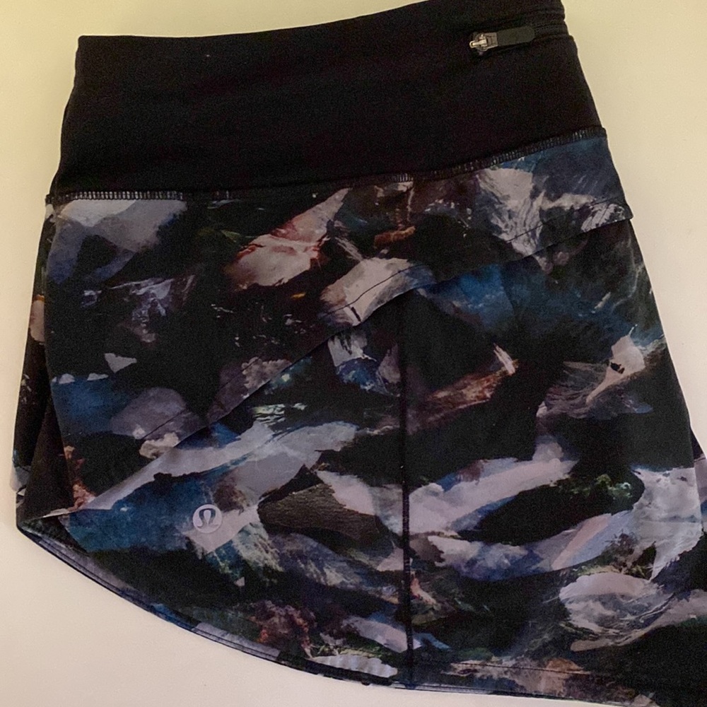 Lululemon Hotty Hot Low-Rise Shorts 2.5”